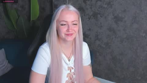 Snapshot of leslie_bell chatting on 26, 9, 2025 Joyce online show from 26, 9, 2025