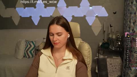 LeslieKorfs online show from 2, 11, 2025