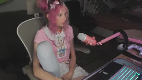 Snapshot of lewdy_booty chatting on 18, 10, 2025 lewdy booty online show from 18, 10, 2025