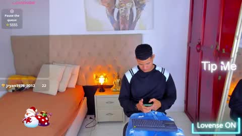 Snapshot of lewishamiltom chatting on 8, 3, 2025 lewis online show from 8, 3, 2025