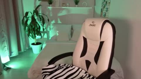 Snapshot of lexi_terele chatting on 17, 9, 2025 Lexy - Follow me online show from 17, 9, 2025