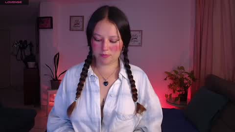 Lexie Thompson   8pm  0000am -5 online show from 31, 1, 2025