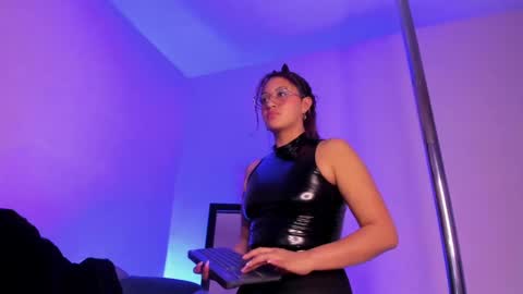 Snapshot of leyla_collins chatting on 11, 1, 2025 online show from 11, 1, 2025