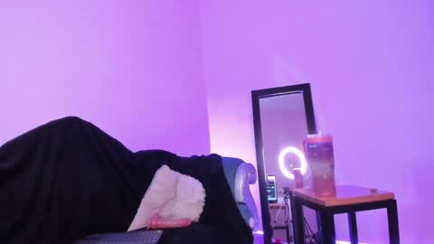 Snapshot of leyla_collins chatting on 12, 1, 2025 online show from 12, 1, 2025