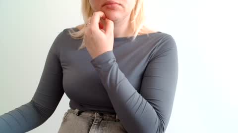Snapshot of leyla_le chatting on 28, 7, 2026 Leyla online show from 28, 7, 2026