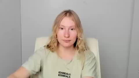 Snapshot of leylaice chatting on 10, 9, 2025 Leyla online show from 10, 9, 2025