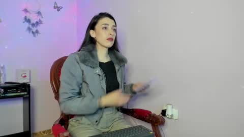 Snapshot of leynamadrigal chatting on 5, 3, 2025 Leyna online show from 5, 3, 2025