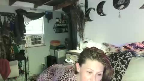 Olive Pena online show from 16, 9, 2025