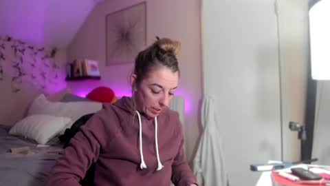 Hornystonerchick online show from 25, 2, 2025