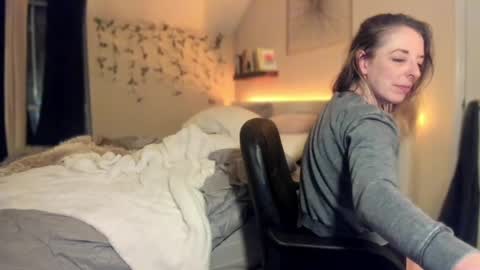 Hornystonerchick online show from 3, 3, 2025