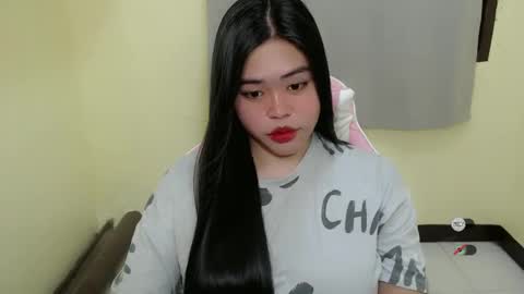 Snapshot of lhara_cumming chatting on 28, 2, 2025 LHARA online show from 28, 2, 2025