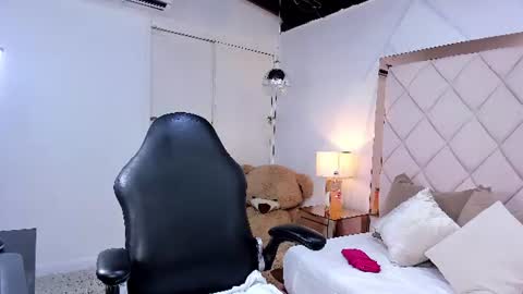 Snapshot of lia_damasco chatting on 12, 7, 2026 Lia online show from 12, 7, 2026