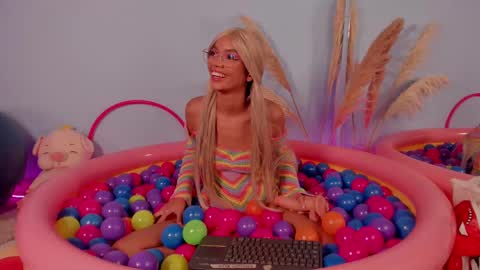 Lia online show from 7, 3, 2025