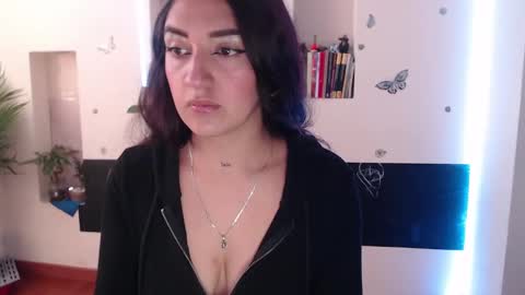 Lia Mitch online show from 10, 12, 2024