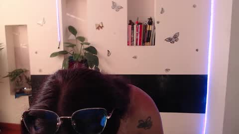 Lia Mitch online show from 8, 1, 2025