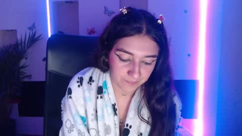 Lia Mitch online show from 7, 3, 2025