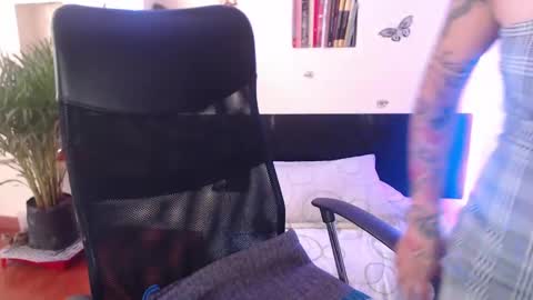 Lia Mitch online show from 7, 3, 2025