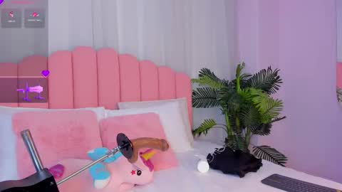 lia_queen18 online show from 23, 9, 2025