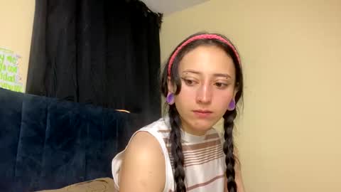 Snapshot of lia_queen610 chatting on 4, 2, 2026 Little Queen Lia online show from 4, 2, 2026