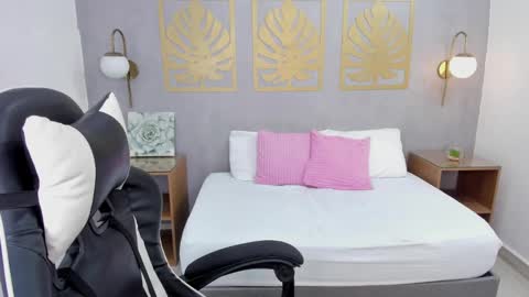 Lia  online show from 29, 1, 2025