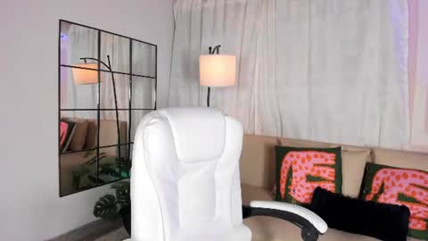 Snapshot of liaamoon_ chatting on 17, 6, 2026 Lia online show from 17, 6, 2026