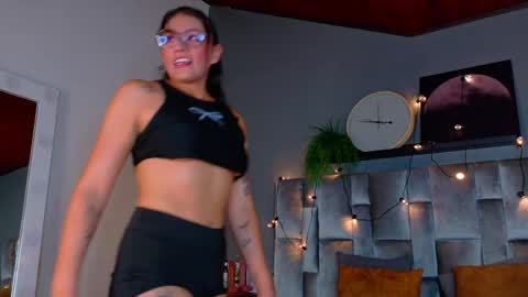 L I A   online show from 15, 5, 2026