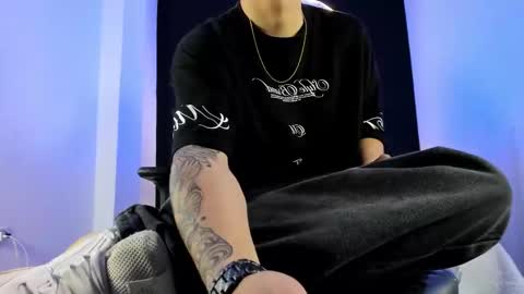 Liam Smith online show from 8, 11, 2025