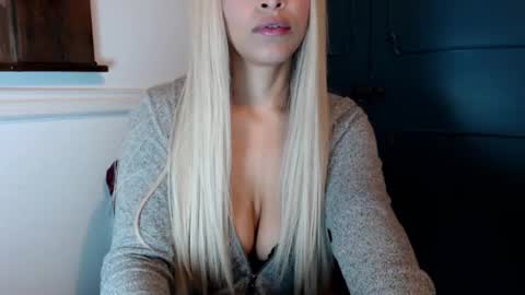 Lia Divina online show from 2, 2, 2026