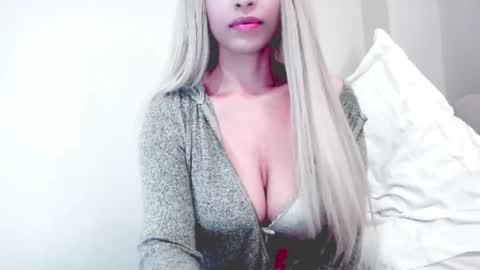 Lia Divina online show from 19, 4, 2026