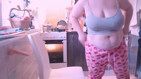 Snapshot of liahsofty chatting on 8, 2, 2025 miss Lia colection for travel online show from 8, 2, 2025