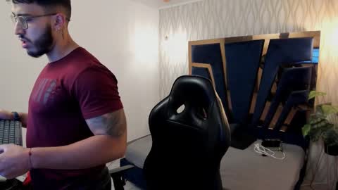 LIAM KLEIN online show from 3, 12, 2025