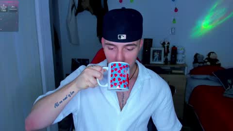Snapshot of liam_oficial chatting on 15, 12, 2024 liam online show from 15, 12, 2024