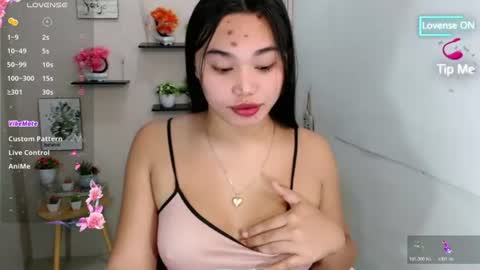Snapshot of liane_mei chatting on 4, 7, 2026 Liane online show from 4, 7, 2026