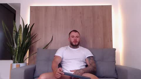 lianjones9 online show from 5, 1, 2025