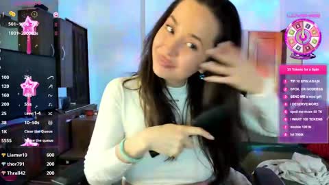 LiaQuinn online show from 28, 2, 2025