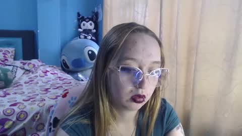 Lia Roberts online show from 4, 3, 2025