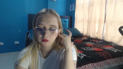 Lia Roberts online show from 6, 10, 2025