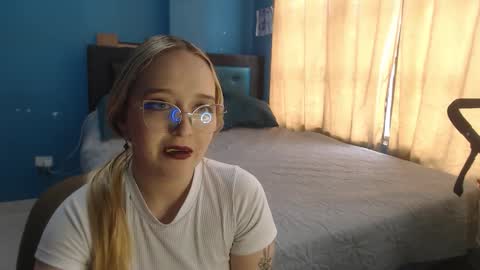 Lia Roberts online show from 23, 10, 2025