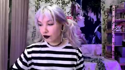 Snapshot of libbynading chatting on 5, 10, 2025 Lola online show from 5, 10, 2025