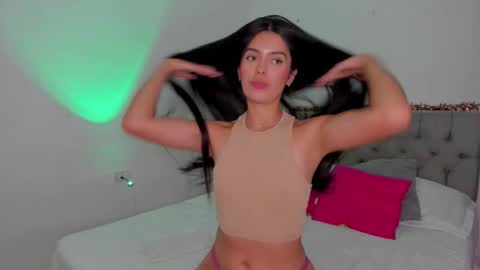 Snapshot of lightshine_ chatting on 25, 10, 2025 Maddie online show from 25, 10, 2025