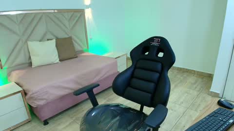 LIAH  online show from 30, 1, 2025