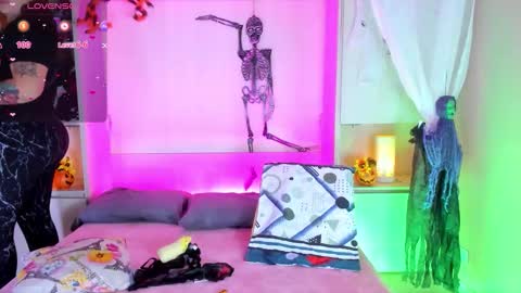         online show from 14, 10, 2025