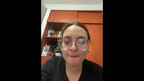 Snapshot of liilaaaa23 chatting on 10, 10, 2025 liilaaaa23 online show from 10, 10, 2025