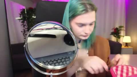 Snapshot of lika_haris chatting on 25, 9, 2025 Lika online show from 25, 9, 2025