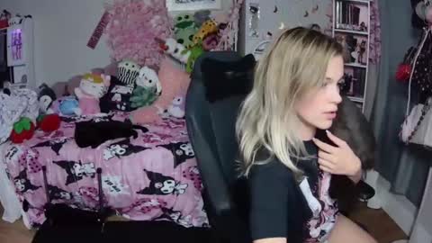 Lil Bunny online show from 2, 1, 2025