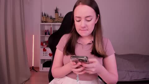 Snapshot of lil_happiness chatting on 16, 2, 2025 for free registration 3 online show from 16, 2, 2025