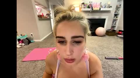 Snapshot of lil_uzi_sqquirt chatting on 14, 2, 2026 Pink mink online show from 14, 2, 2026