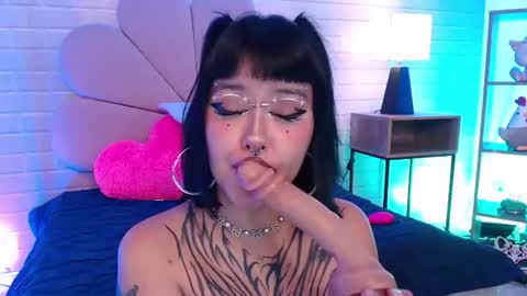 Snapshot of lilcandy19 chatting on 23, 7, 2026 lilcandy19 online show from 23, 7, 2026