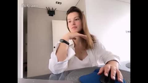 Snapshot of lili_2905 chatting on 24, 9, 2025 lili_2905 online show from 24, 9, 2025