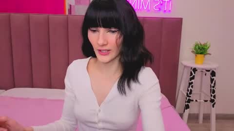 Lilli  follow me kiss online show from 11, 4, 2026